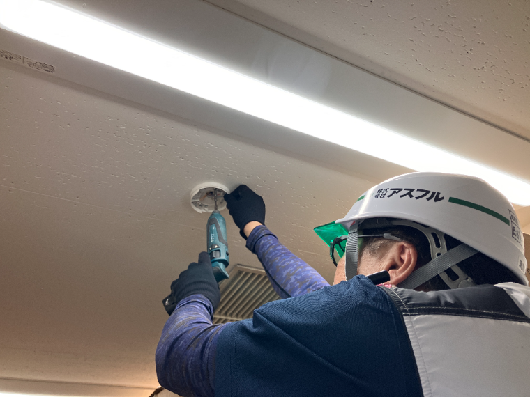 現場で作業するアスフルの社員